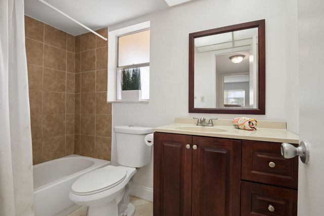 8305 Sunrise Lakes Boulevard 308, Sunrise, FL 33322