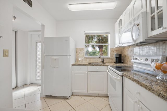8305 Sunrise Lakes Boulevard 308, Sunrise, FL 33322