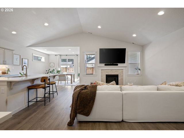 763 S 53RD Pl, Springfield, OR 97478