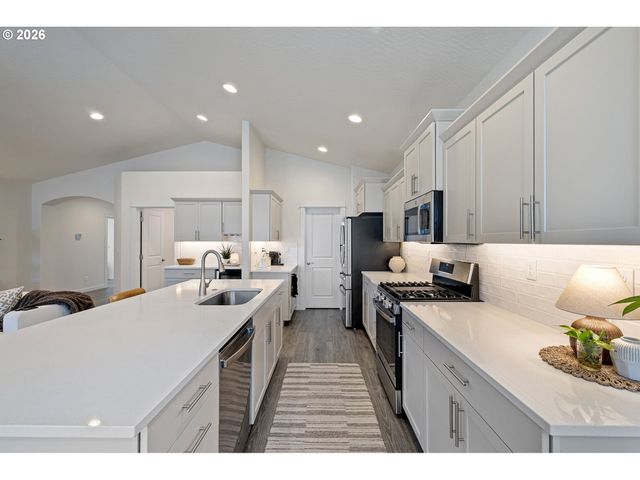 763 S 53RD Pl, Springfield, OR 97478