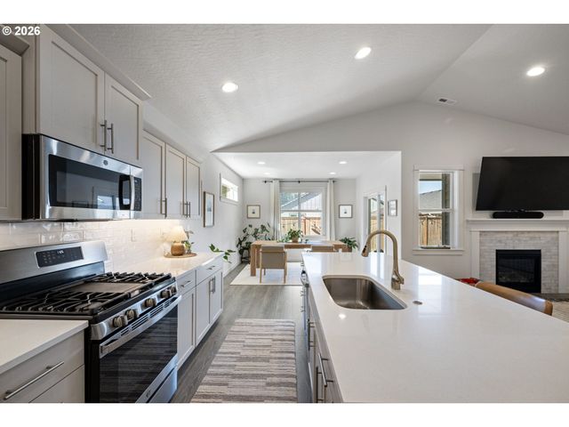 763 S 53RD Pl, Springfield, OR 97478