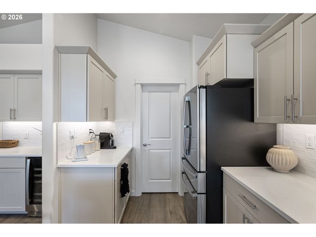 763 S 53RD Pl, Springfield, OR 97478