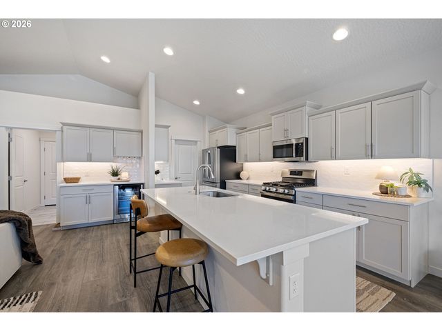 763 S 53RD Pl, Springfield, OR 97478
