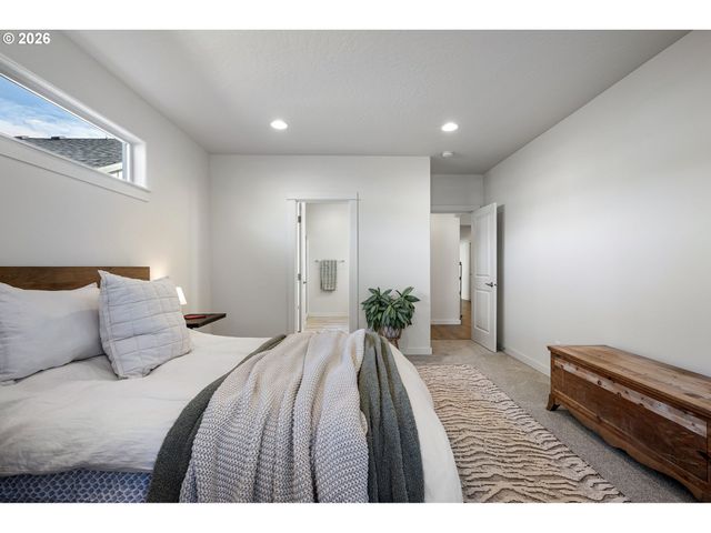 763 S 53RD Pl, Springfield, OR 97478