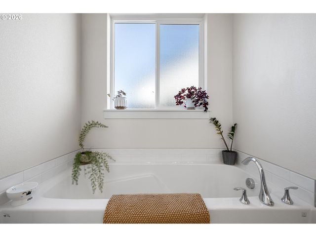 763 S 53RD Pl, Springfield, OR 97478