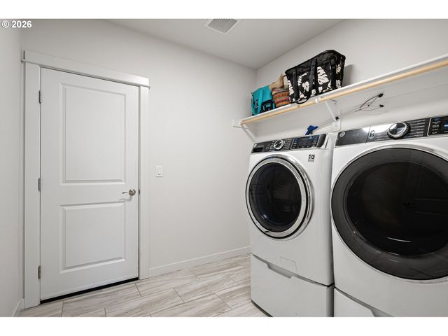 763 S 53RD Pl, Springfield, OR 97478