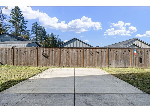 763 S 53RD Pl, Springfield, OR 97478