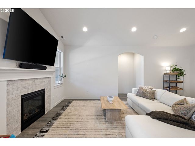 763 S 53RD Pl, Springfield, OR 97478