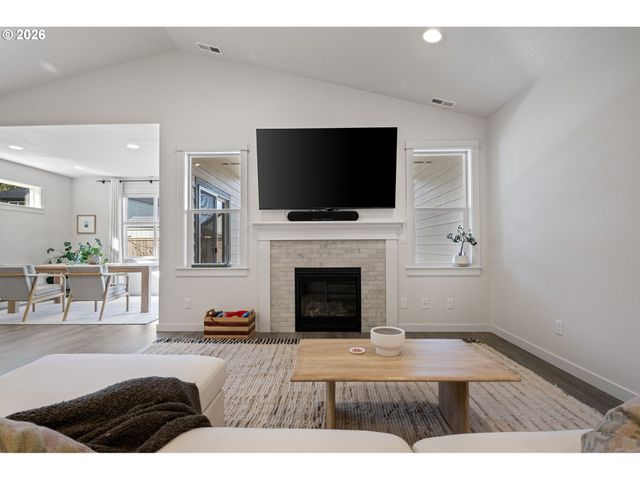 763 S 53RD Pl, Springfield, OR 97478