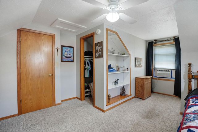 1225 Fleur Drive, Waterloo, IA 50701