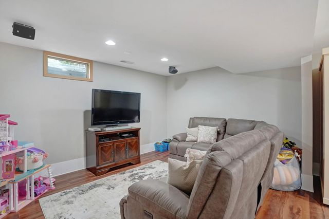 1225 Fleur Drive, Waterloo, IA 50701