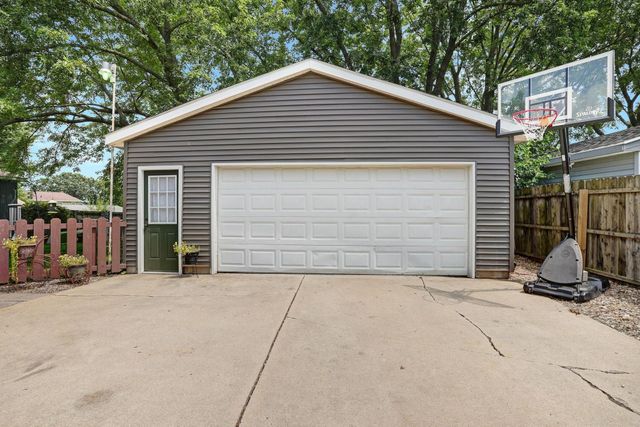 1225 Fleur Drive, Waterloo, IA 50701