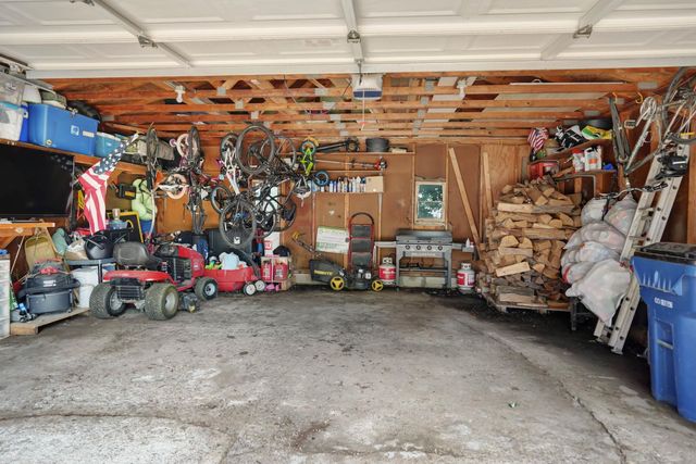 1225 Fleur Drive, Waterloo, IA 50701