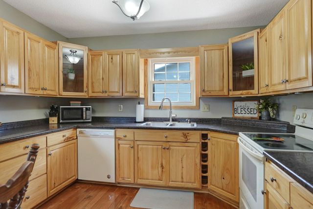 1225 Fleur Drive, Waterloo, IA 50701