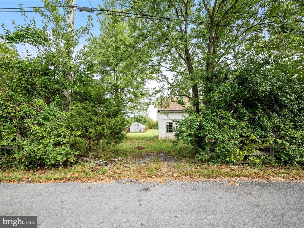 32 DOUBLE TOLLGATE RD, White Post, VA 22663