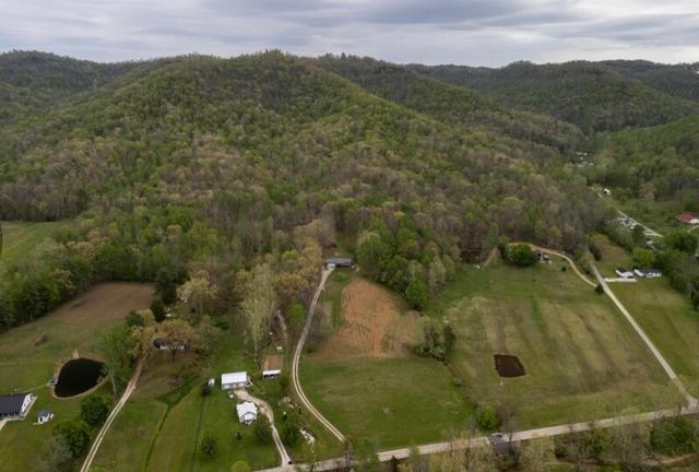 6130 Hardwicks Creek Road, Clay City, KY 40312