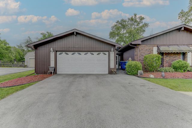 126 Denell Drive, Crete, IL 60417