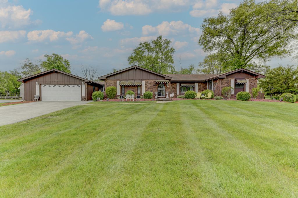 126 Denell Drive, Crete, IL 60417