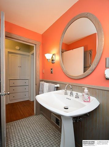 4669 Pine Street, Omaha, NE 68106