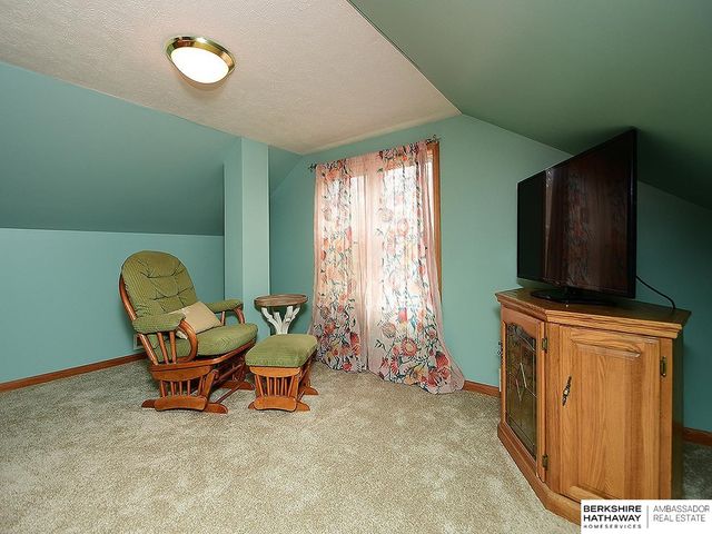 4669 Pine Street, Omaha, NE 68106