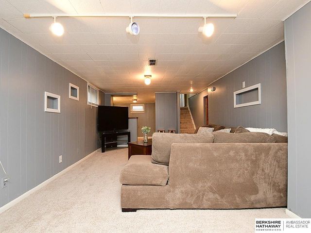 4669 Pine Street, Omaha, NE 68106