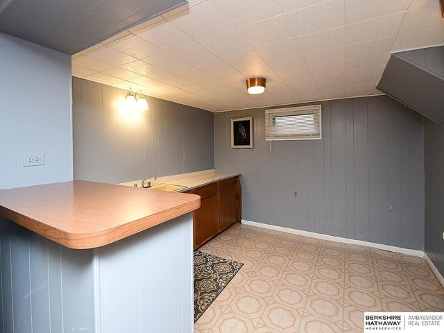 4669 Pine Street, Omaha, NE 68106