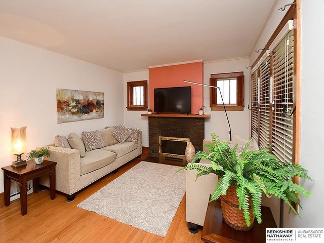 4669 Pine Street, Omaha, NE 68106