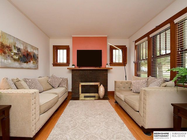 4669 Pine Street, Omaha, NE 68106