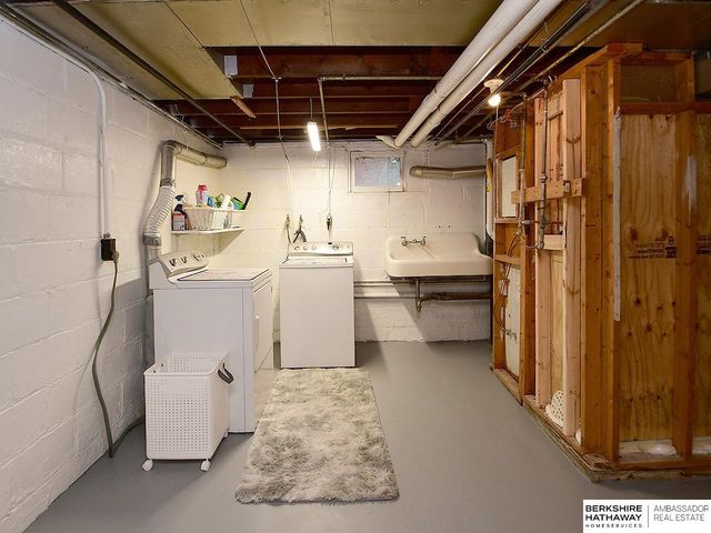 4669 Pine Street, Omaha, NE 68106