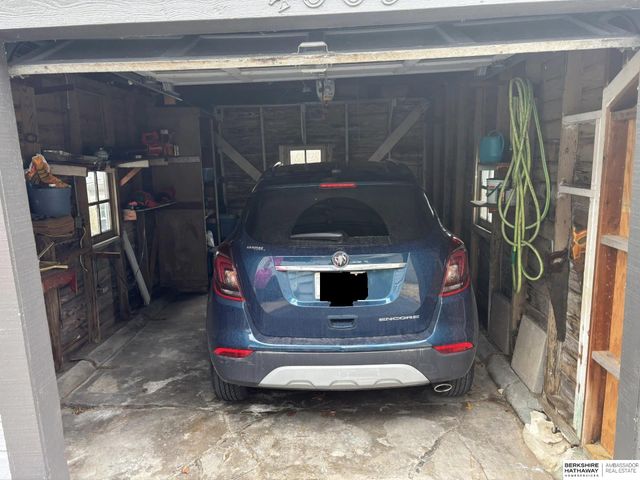 4669 Pine Street, Omaha, NE 68106