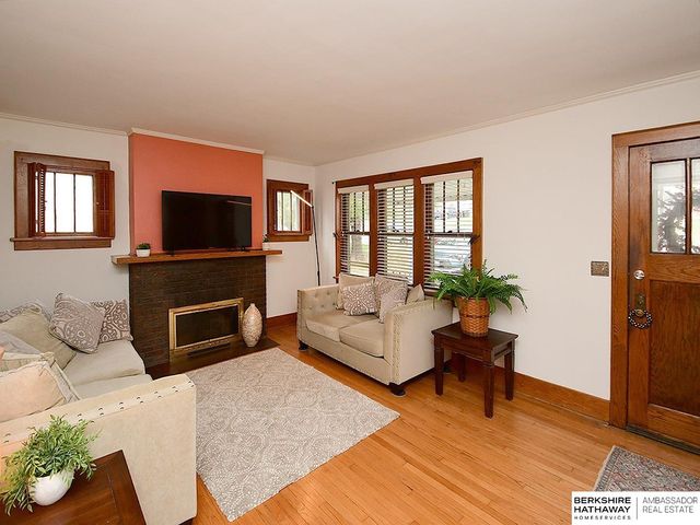 4669 Pine Street, Omaha, NE 68106