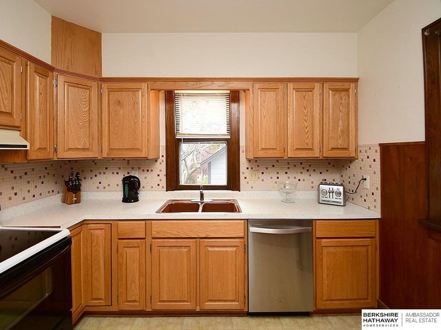 4669 Pine Street, Omaha, NE 68106