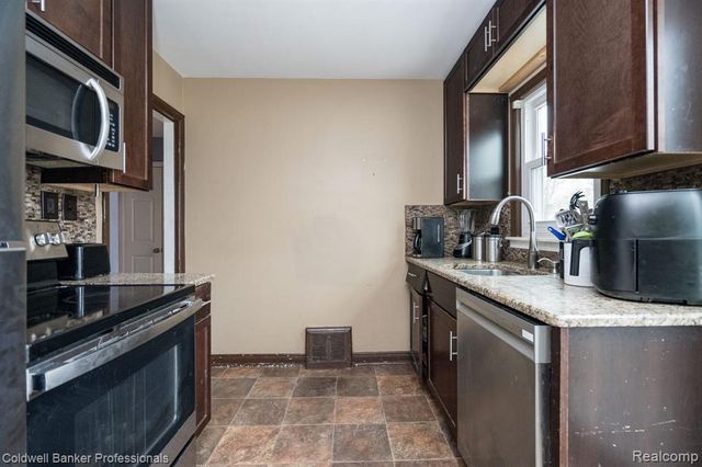 1621 Whitcomb Avenue, Royal Oak, MI 48073