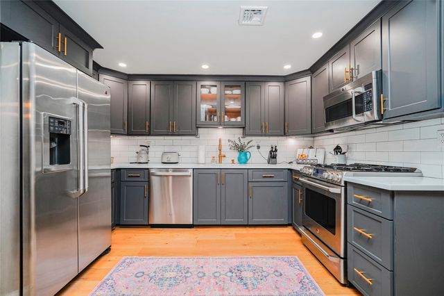 46 Bay St Landing Q1F, Staten Island, NY 10301