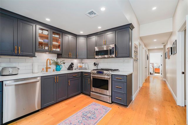46 Bay St Landing Q1F, Staten Island, NY 10301