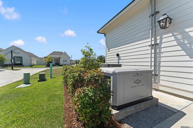 1810 Dauphine St, Baton Rouge, LA 70808
