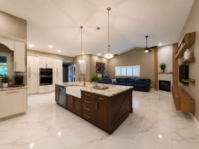 15720 SW 56th St, Southwest Ranches, FL 33331