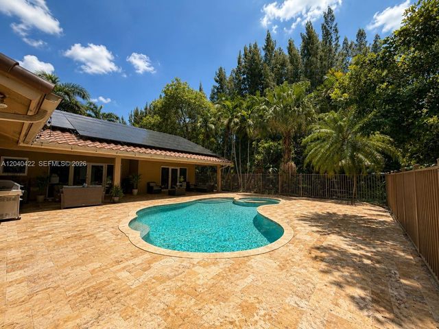 15720 SW 56th St, Southwest Ranches, FL 33331