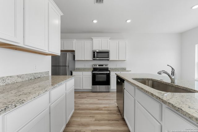 16020 Stratford Cove, Lytle, TX 78052