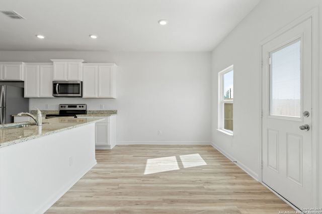 16020 Stratford Cove, Lytle, TX 78052