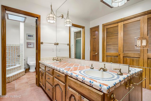 5561 E Sutler Lane, Tucson, AZ 85712