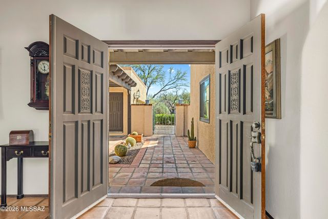 5561 E Sutler Lane, Tucson, AZ 85712