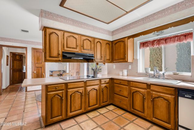 5561 E Sutler Lane, Tucson, AZ 85712