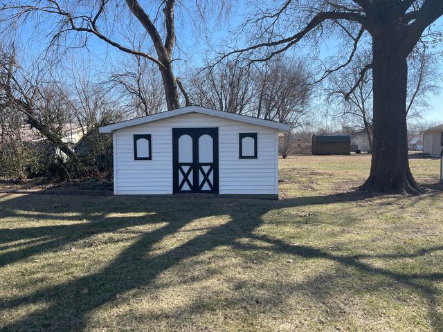 802 S JEFFERSON ST, Centralia, MO 65240