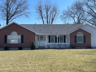802 S JEFFERSON ST, Centralia, MO 65240