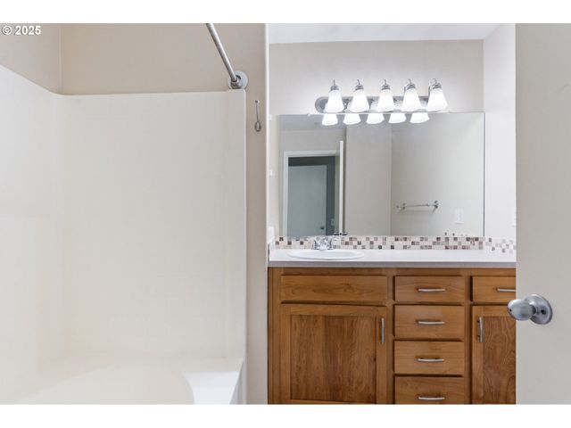 10275 Nw WILSHIRE Ln, Portland, OR 97229