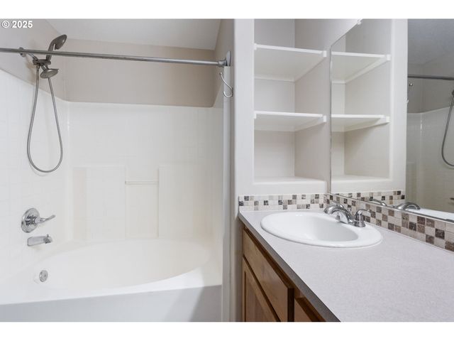10275 Nw WILSHIRE Ln, Portland, OR 97229