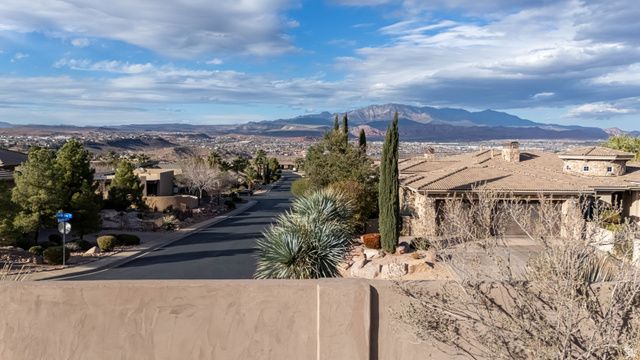 2464 E GRANITE WAY, St. George, UT 84790