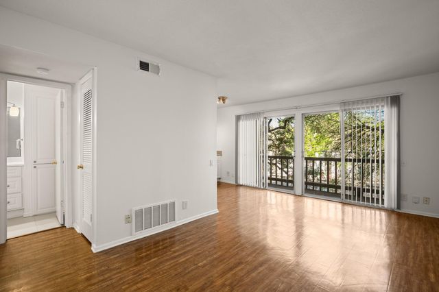 620 S 1st ST 209, Austin, TX 78704