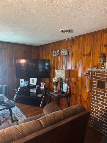 95 Augustine St, Brockton, MA 02301